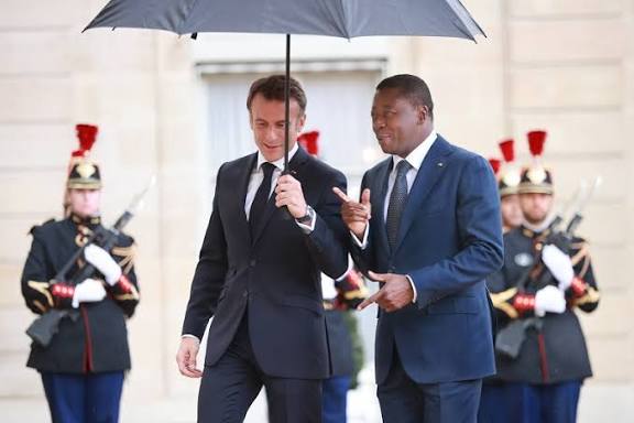 Great Lakes: Paris seeks peace in the turmoil
