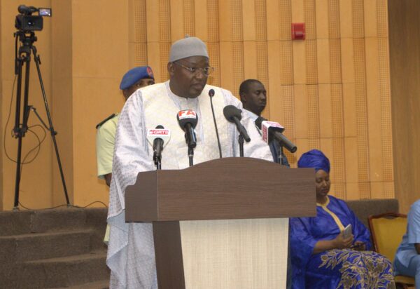 Adama Barrow calls on financiers: “we invite your banks!”