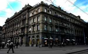 Credit_Suisse_building_Bahnhofsrtasse_Paradeplatz_in_Zurich (1)