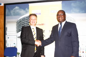 Wim VANHELLEPUTTE, DG MTN Côte d’Ivoire et M. Edoh Kossi AMENOUNVE, DG BRVM