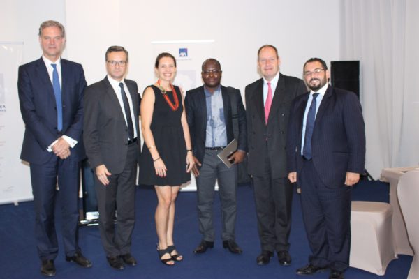 Frédéric Fléjou Guy Van Hecke, Julie Dubuisson de AXA ASR et Edmond Lines et Fawzi Omari de Chaucer, autour de notre corespondant