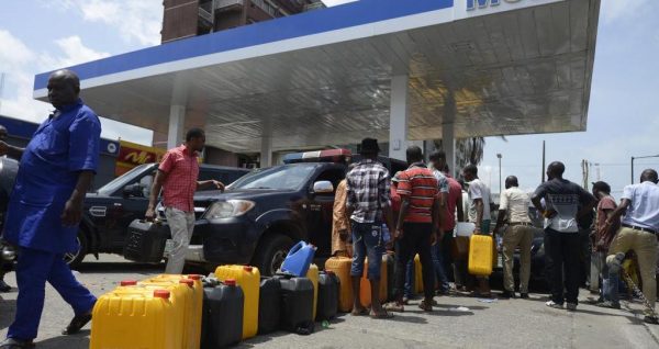 Guinée: une pénurie de carburant provoque une hausse du prix du carburant
