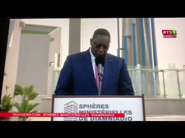 Vidéo : quand Macky Sall félicite Coris Bank
