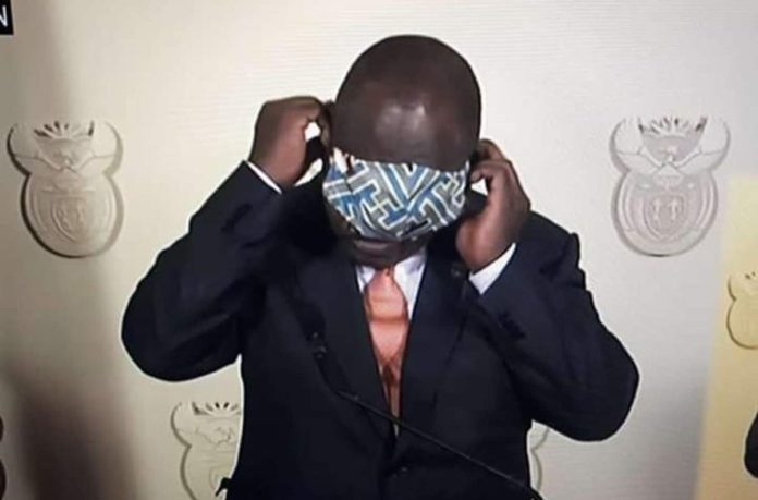 Cyril Ramaphosa masque