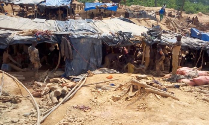 En Côte d’Ivoire, l’orpaillage clandestin est un fléau que l’Etat peine encore à éradiquer en dépit de l’adoption du code minier de 2014.