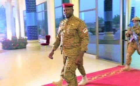Burkina Faso : la Constitution rétablie, les institutions modifiées
