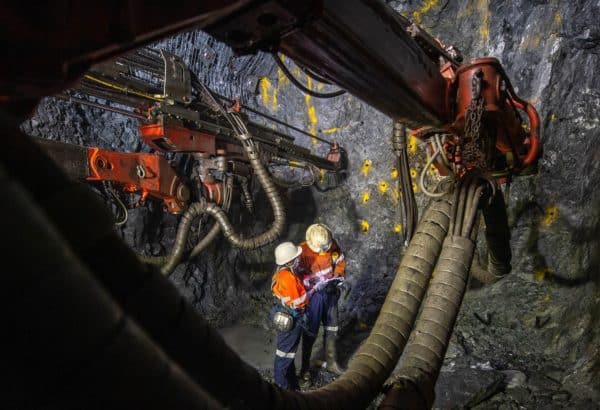 S&P abaisse la perspective d’AngloGold Ashanti à stable