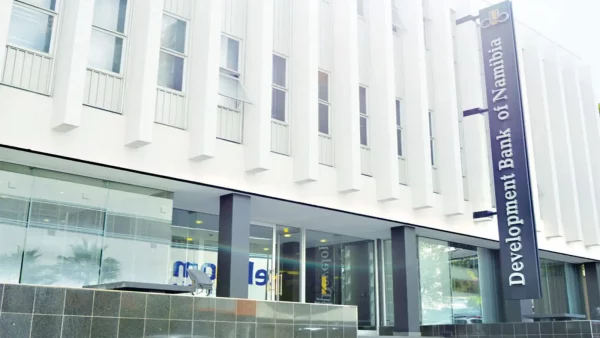 Fitch confirme la note de la Banque de développement de la Namibie à « BB »