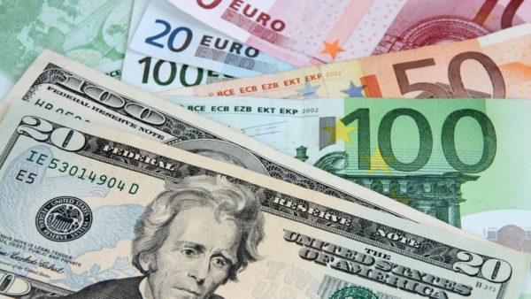 Échange Dollars Contre Des Euros Commerce Entre L'ue Les États