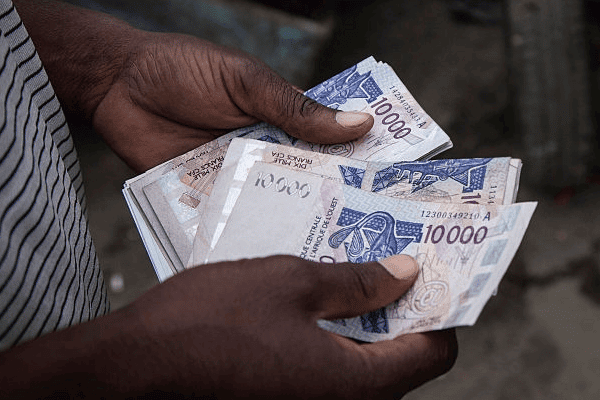 Face Au Dollar Le Franc CFA A Perdu 11 Depuis Le D but De L ann e 