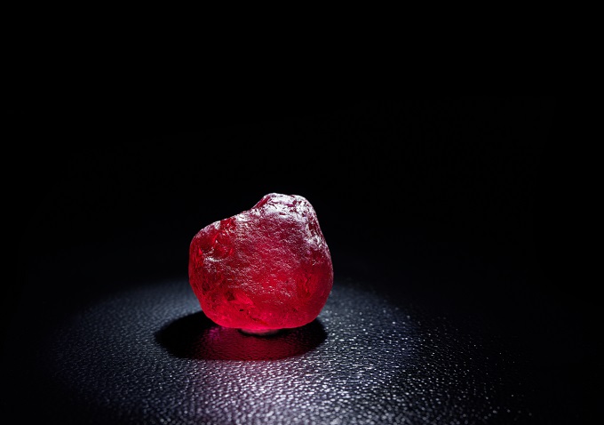 Rubis Naturel Du Mozambique - 9,60 Carats Baguette - Avec Certificat GGL