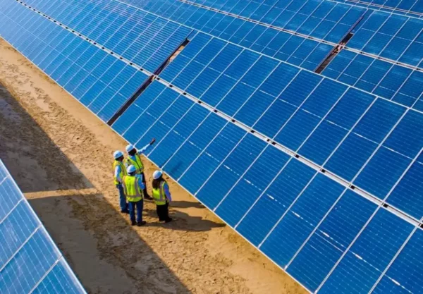 L’Égypte franchit un cap avec 479 millions USD pour sa première centrale solaire dotée de batteries