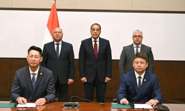 L’Égypte renforce ses infrastructures solaires avec un investissement stratégique chinois de 200 millions de dollars à Sokhna