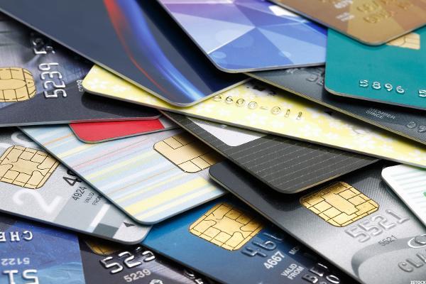 Les banques nigérianes rouvrent l’accès aux devises via les cartes Naira