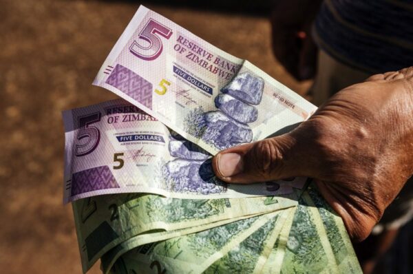 Le changement de devise au Zimbabwe porte un coup aux activités de l’assureur Old Mutual