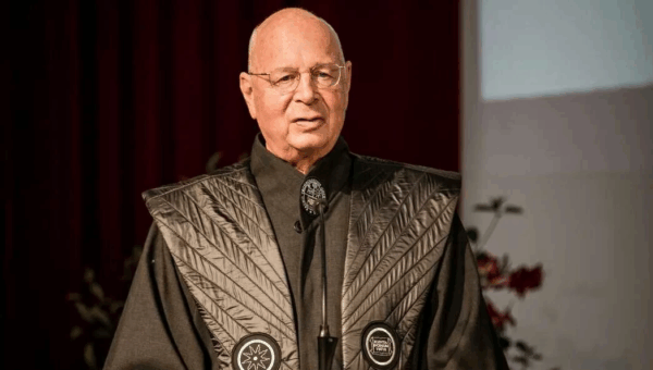 Davos : La chute de Klaus Schwab, ou pourquoi les arbres n’atteignent jamais le ciel