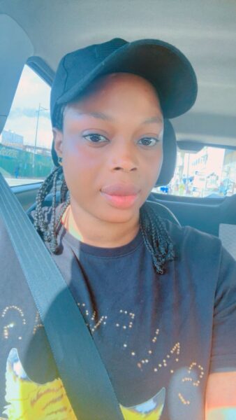 Sénégal : Khady Diop, de la couture au volant, une pionnière parmi les femmes chauffeurs de VTC