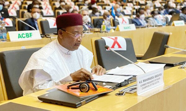 ZLECAf : les règles d’origine buttent sur l’automobile et le textile L’ancien président du Niger, S.E.M. Mahamadou Issoufou, champion de la Zone de libre-échange continentale africaine (ZLECAf), lors de la 35ᵉ session de la Conférence des chefs d’État et de gouvernement de l’Union africaine, tenue le 6 février 2022 à Addis-Abeba (Éthiopie).