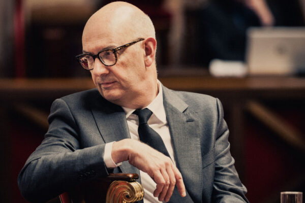 La France rétrogradée à “A+” : un signal d’alarme sur les finances publiques