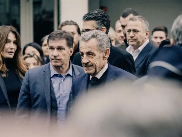 Depuis sa cellule, Nicolas Sarkozy reste administrateur des groupes Accor et Lagardère