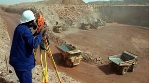 La lettre minière de Financial Afrik : le Mali révoque 90 licences. Le Ghana lance un audit majeur du secteur minier. Le Botswana impose un minimum de participation nationale. La Côte d’Ivoire attribue de nouvelles licences