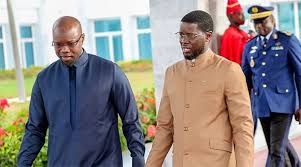 Sénégal : entre duel feutré au sommet de l’État et cure d’austérité budgétaire