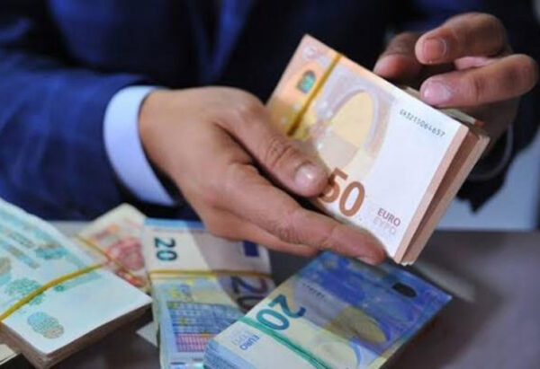 Algérie : les raisons de l’écart entre le cours officiel du dinar et celui du marché parallèle