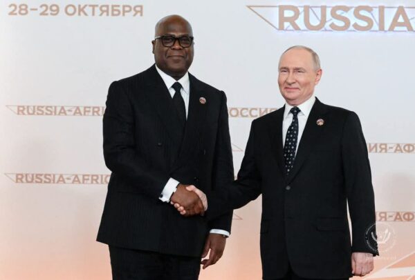 Félix Tshisekedi à Moscou : la diplomatie de la souveraineté, le pari de la paix et la quête d’un nouvel équilibre géopolitique